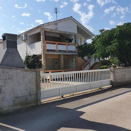 Lipa Mare Vir Apartment Bagian luar foto