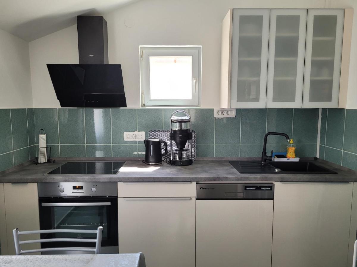 Lipa Mare Vir Apartment Bagian luar foto