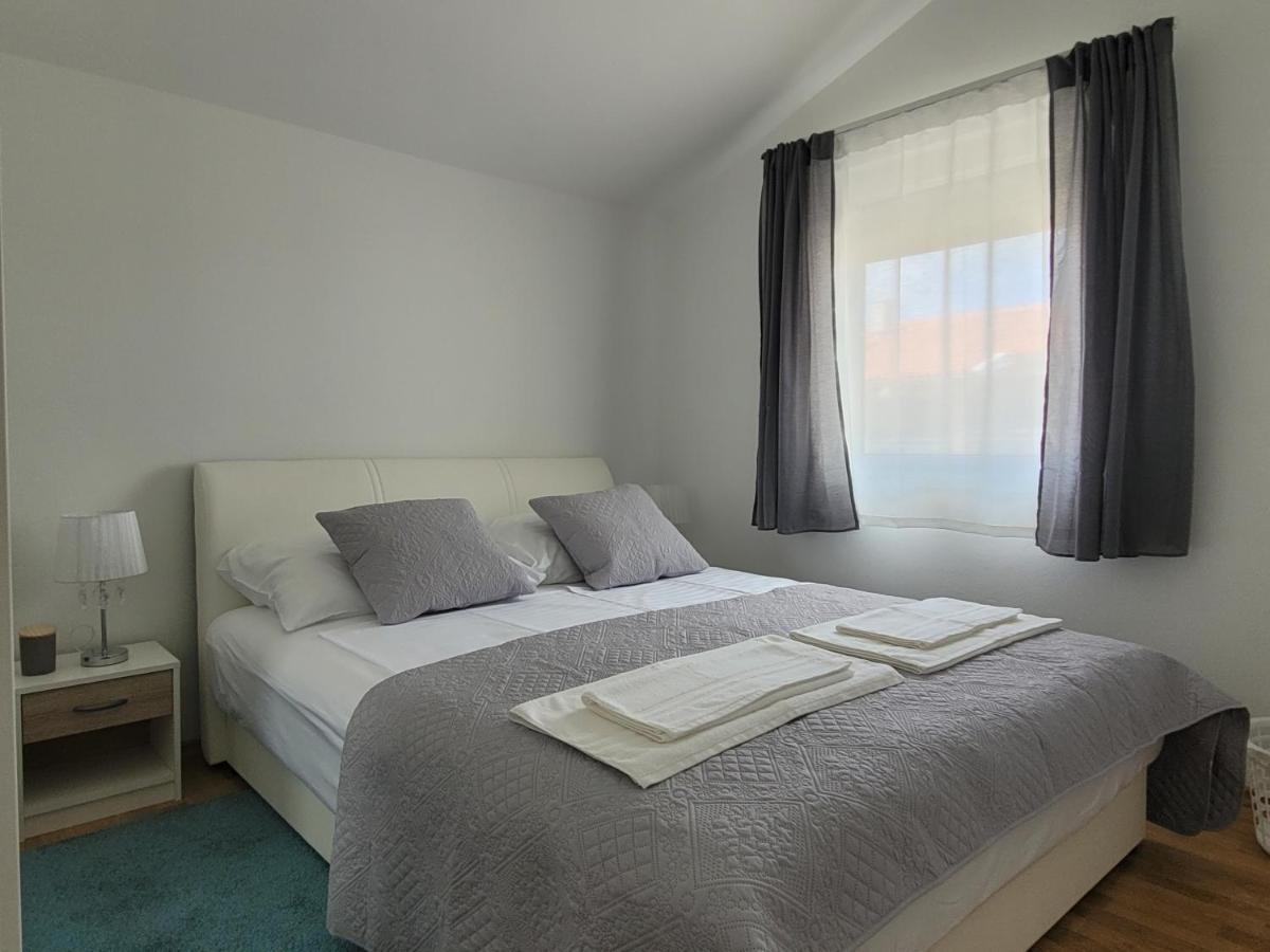 Lipa Mare Vir Apartment Bagian luar foto