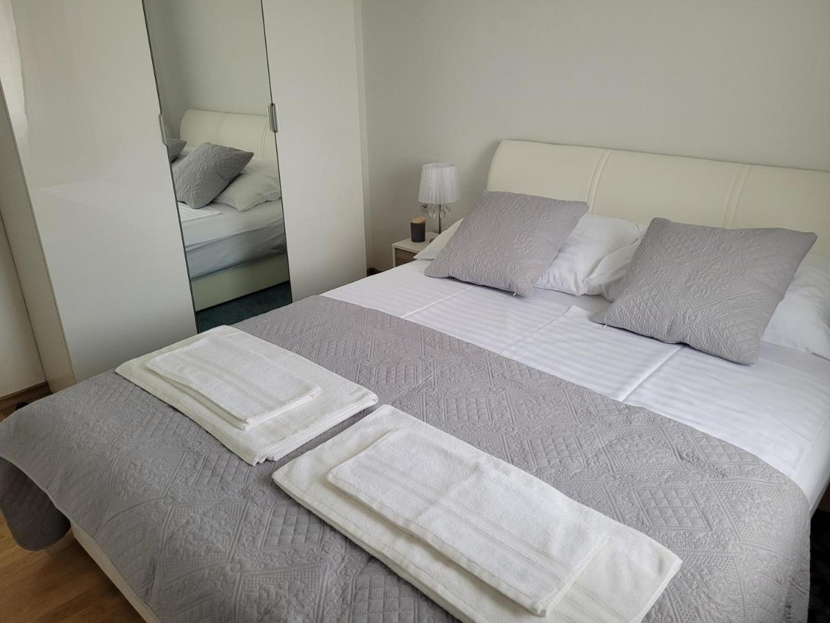 Lipa Mare Vir Apartment Bagian luar foto