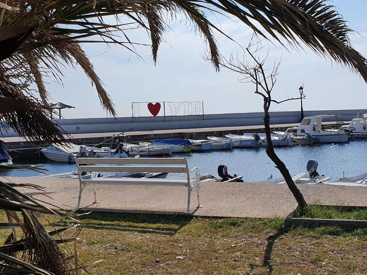 Lipa Mare Vir Apartment Bagian luar foto